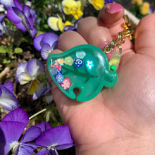 Load image into Gallery viewer, AC Leaf Resin Shaker Keychain