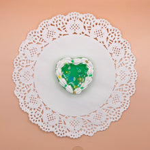 Load image into Gallery viewer, Kiwi Cake Decoden Resin Shaker