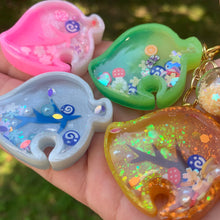 Load image into Gallery viewer, AC Seasonal Leaf Resin Shaker Keychain