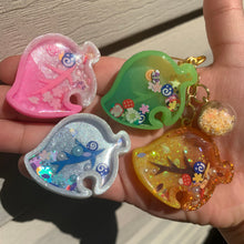 Load image into Gallery viewer, AC Seasonal Leaf Resin Shaker Keychain