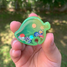 Load image into Gallery viewer, AC Seasonal Leaf Resin Shaker Keychain