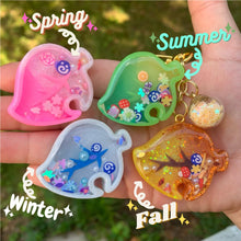 Load image into Gallery viewer, AC Seasonal Leaf Resin Shaker Keychain
