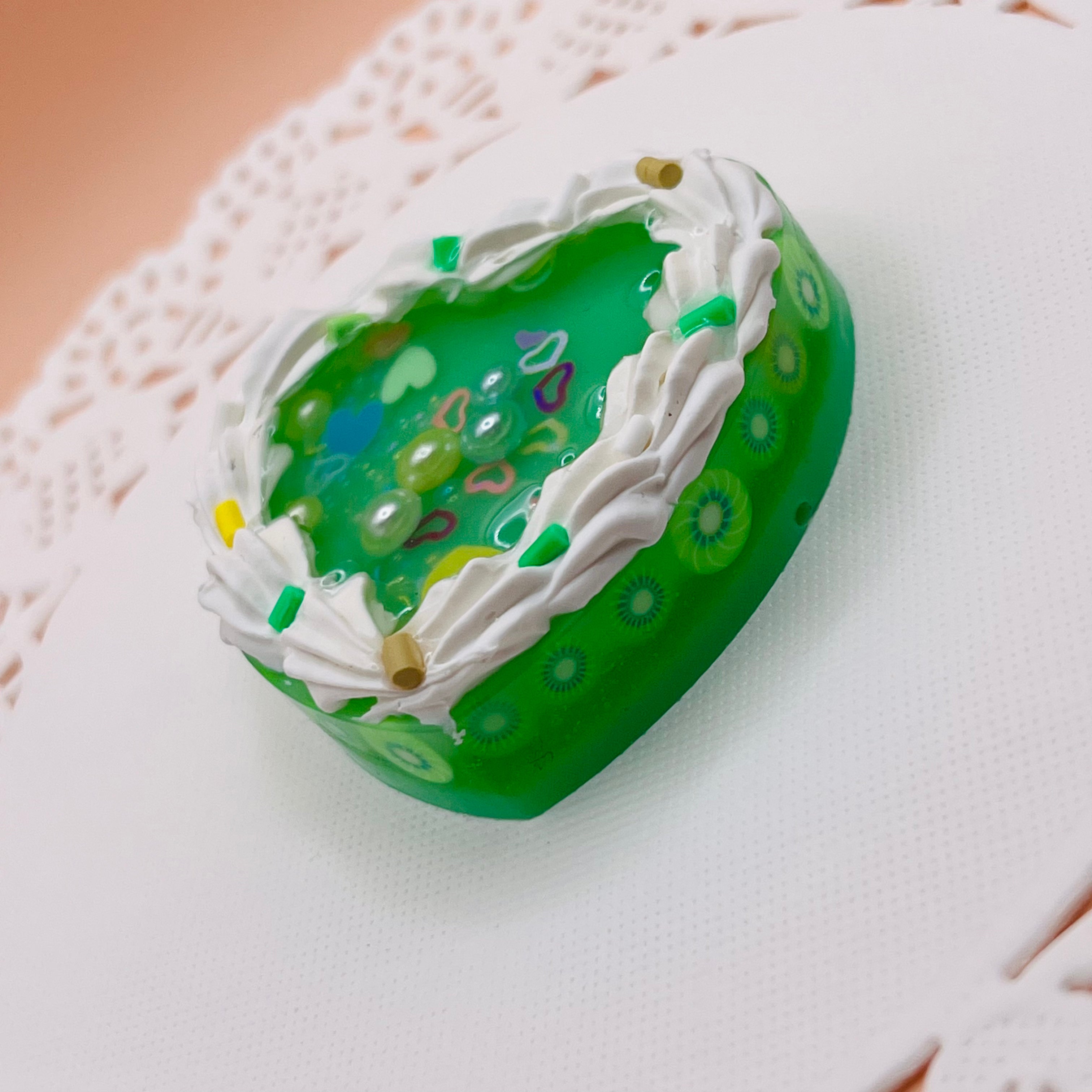 Kiwi Cake Decoden Resin Shaker