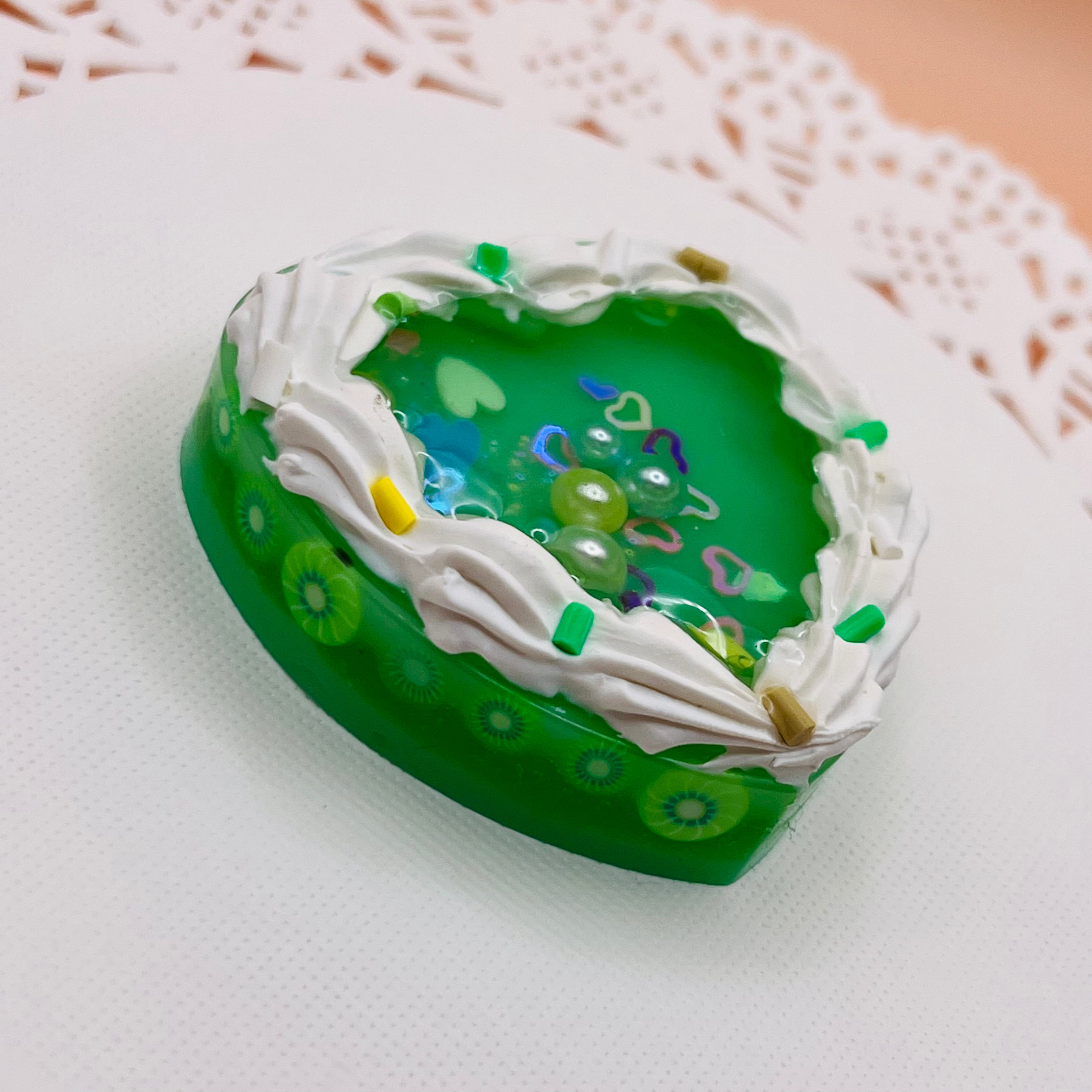 Kiwi Cake Decoden Resin Shaker